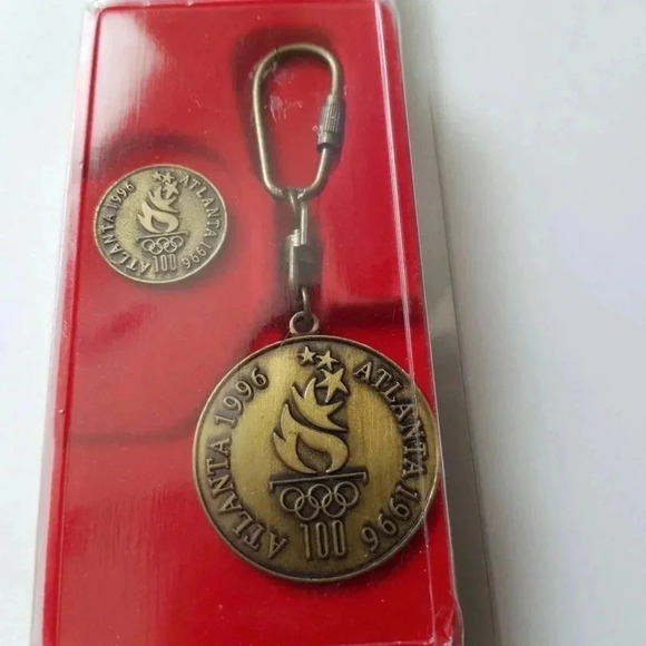 1996 Atlanta Olympics Trading Pin & Key Chain Set - Picture 2 of 3